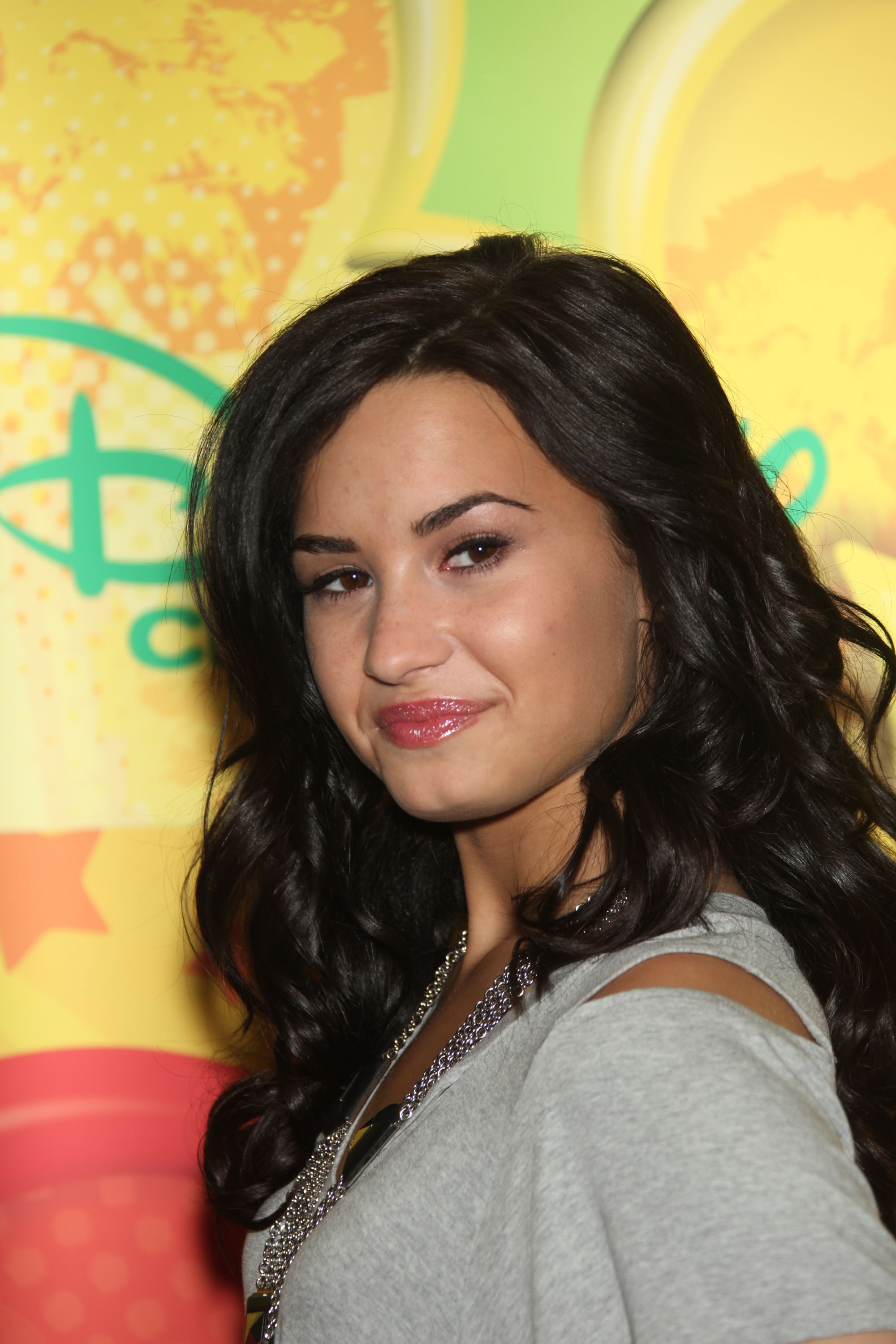 Demi Lovato - image: 61604 - imgth | free images hosting