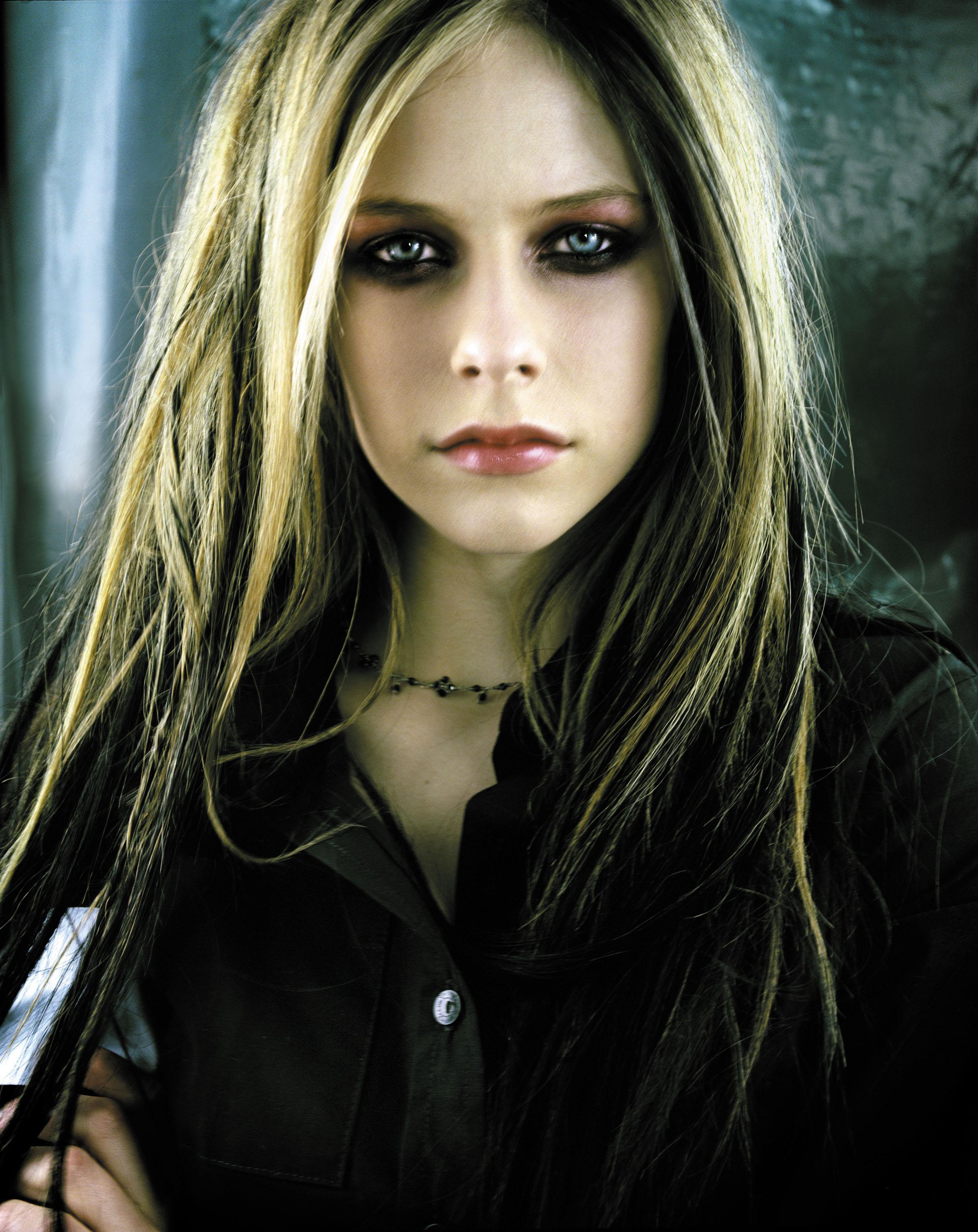 Avril Lavigne New HD Gallery - image: 48499 - imgth | free images hosting